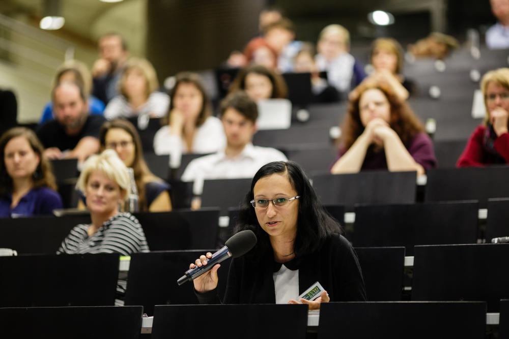 2555775_Zapojení účastníků konference do panelové diskuze