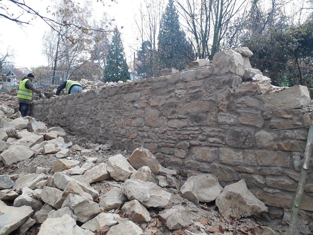 obnova historické ohradní obvodové zdi Obory Hvězda