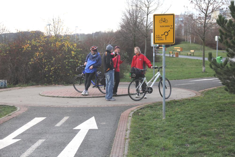 Cyklistický kruhový objezd pod Černým Mostem