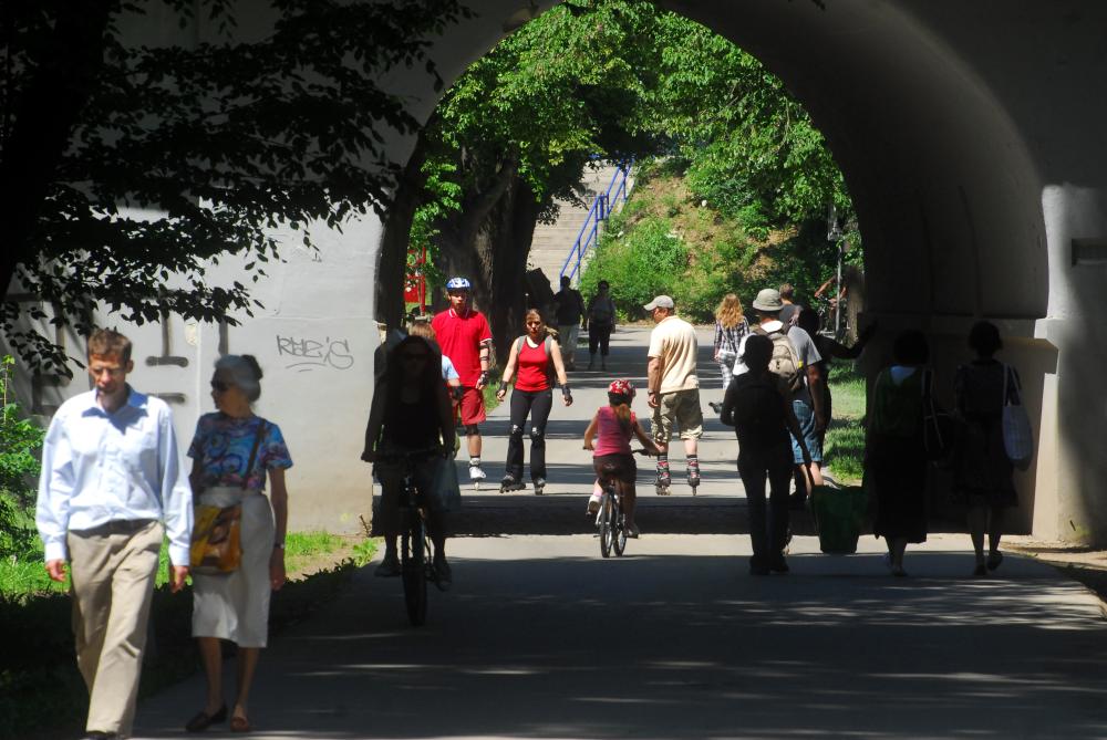 Tunel pod tratí ve Stromovce