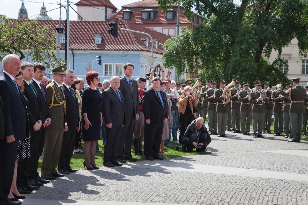 ucastnici_na_klarove_uctili_pamatku_obeti_domaciho_odboje_04