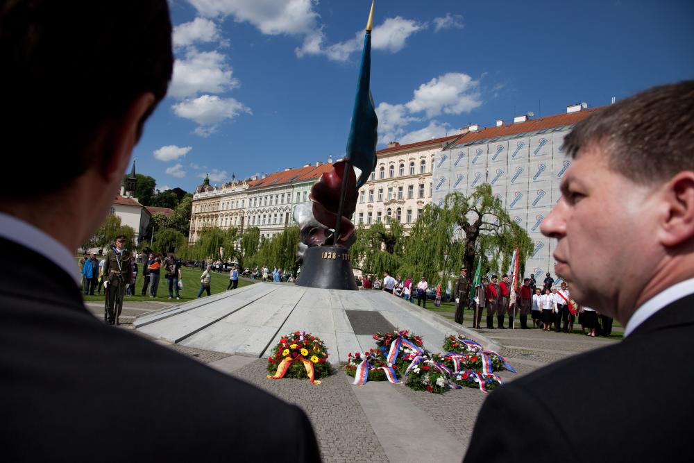 ucastnici_na_klarove_uctili_pamatku_obeti_domaciho_odboje_05