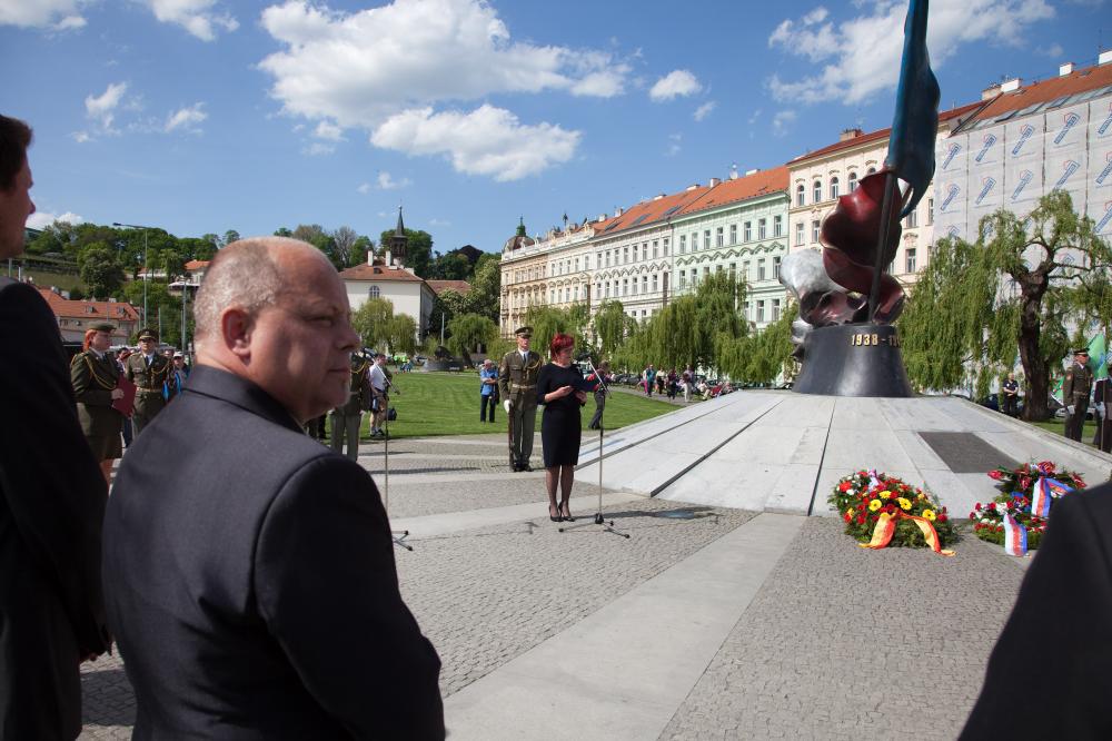 ucastnici_na_klarove_uctili_pamatku_obeti_domaciho_odboje_07