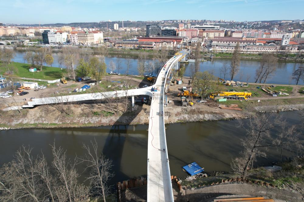 fotografie_z_dronu_od_pana_architekta_teje_pred_usazenim_poslednich_bloku