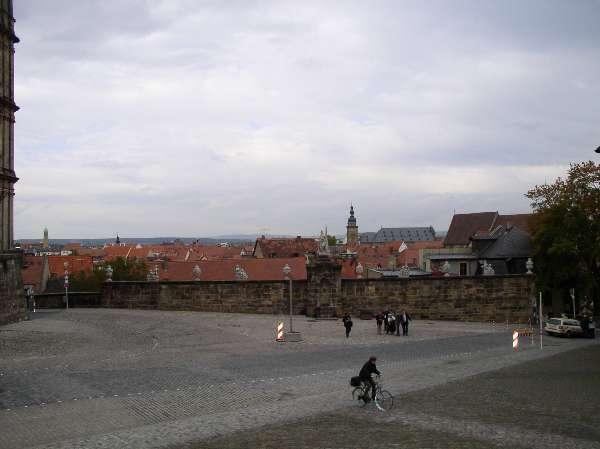 bamberg_domplatz_pohled_k_inselstadtu_ve