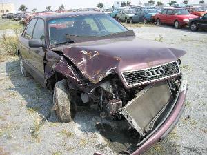 c_107_audi_100_int_jpg