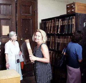 Foto - V Clam-Gallasově paláci stále zbývá mnoho starých foliantů se záznamy osudů našich předků.