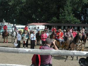 497442_V sobotu 2.9.2006 zahajoval primátor Radotínské rodeo, na kterém se soutěžilo o primátorský pohár.