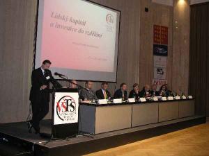 459960_Radní Pavel Klega vystoupil s projevem při zahájení mezinárodní konference na téma „Lidský kapitál a investice do vzdělání“ /22.9.2004/