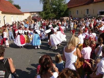 ekologické centrum toulcův dvůr - dožinková slavnost