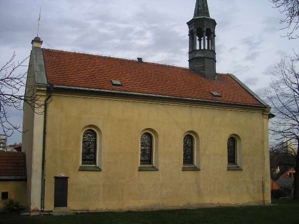 Celkový pohled na krytinu kostela